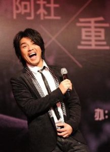 ​阿杜：曾红极一时，因病退娱乐圈，为生活复出捞金，如今现状如何