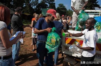 ​“白人的地狱”：南非白人贫民窟，没水没电没工作，靠黑人救济