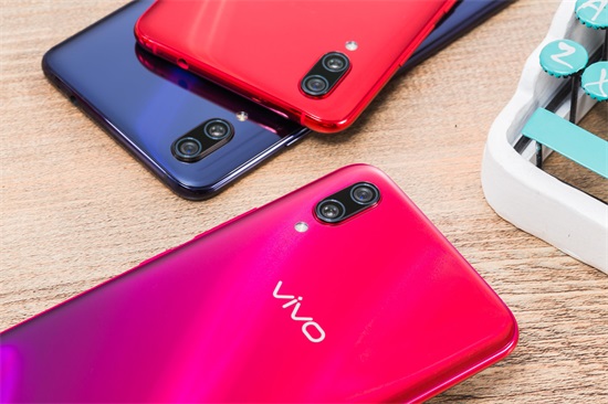 旗舰手机颜值新担当！vivo X23三色图赏：总有一款你喜欢