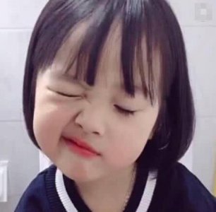 ​“表情包”权律二长大了，看到现在样子，网友：不想用她表情包了