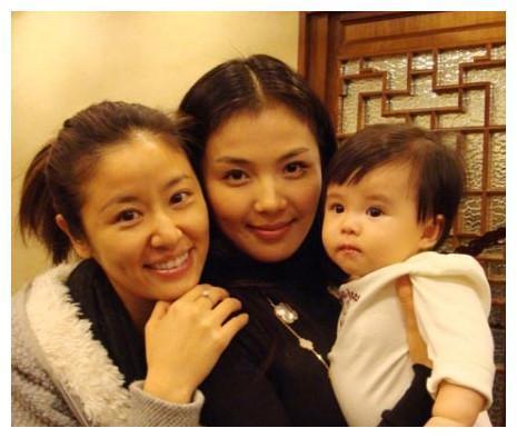 青出于蓝胜于蓝，刘涛女儿照片曝光，模样清秀跟母亲很是相像