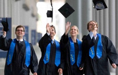 ​一般读博士需要几年