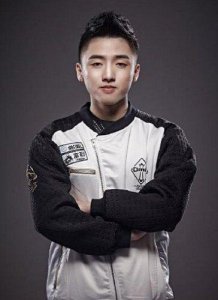 ​OMG中单icon再次被爆家里身价过百亿，果然是电竞富二代！