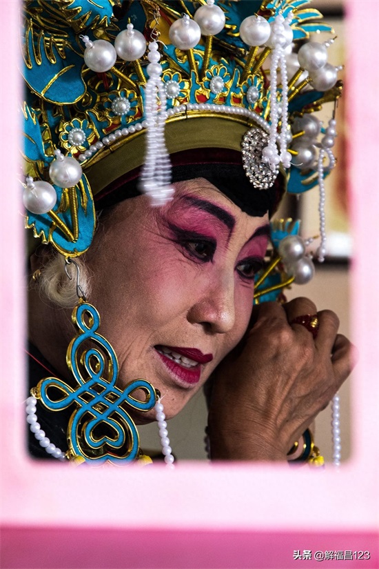 母亲最伟大，这一组母亲图片更能彰显母爱，非常珍贵，看看吧