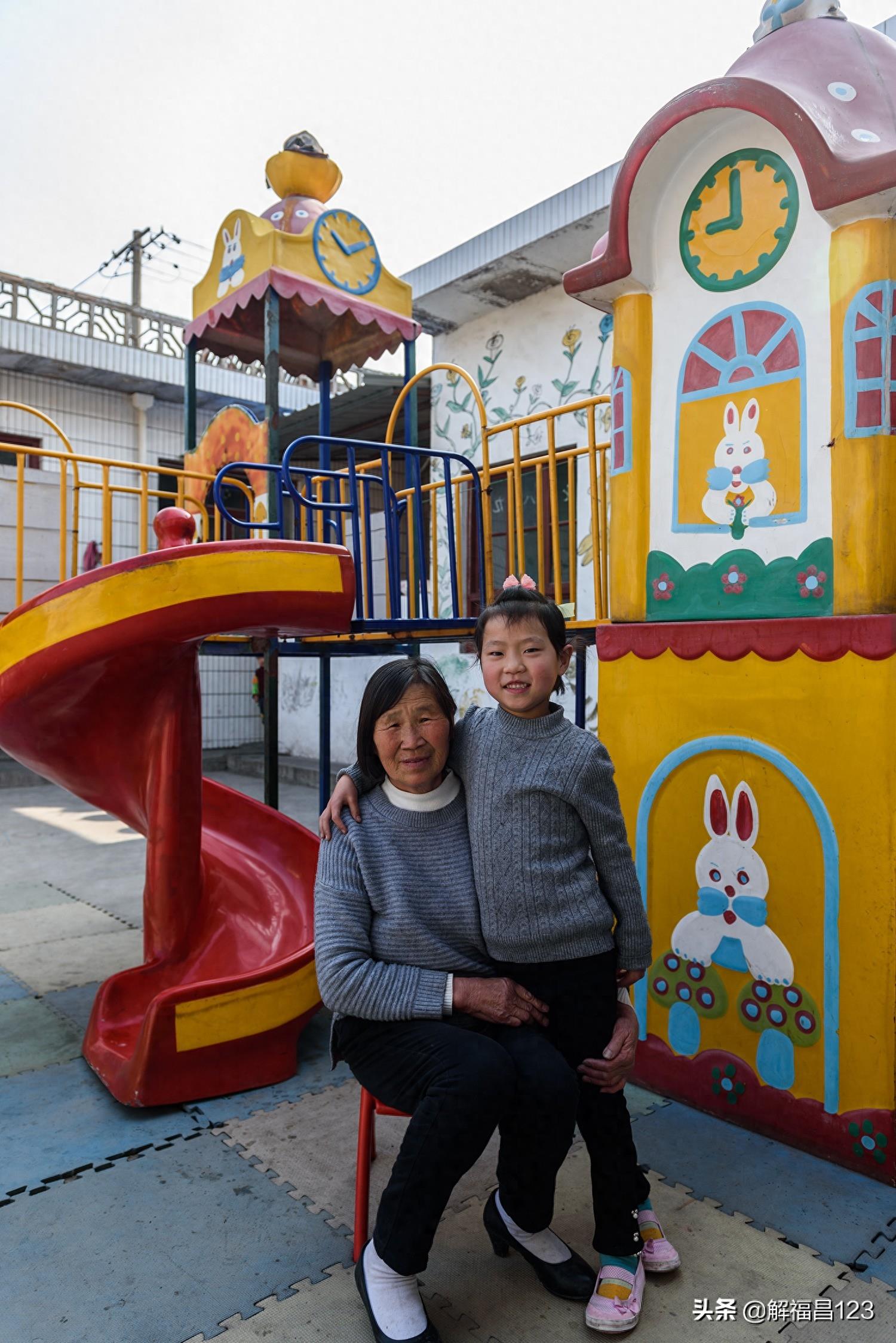 母亲最伟大，这一组母亲图片更能彰显母爱，非常珍贵，看看吧