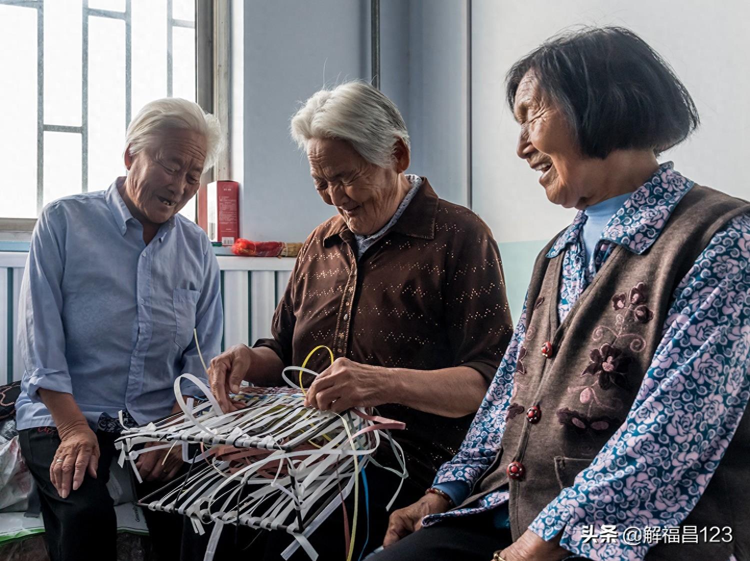 母亲最伟大，这一组母亲图片更能彰显母爱，非常珍贵，看看吧