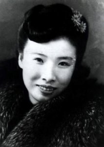 ​年少成名的越剧名伶筱丹桂，缘何留下八字绝命书后家中自杀？