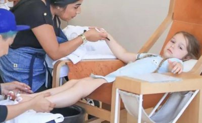 ​“全球最会投胎”的贝小七：5岁做美甲成带货达人，8岁开始做美容