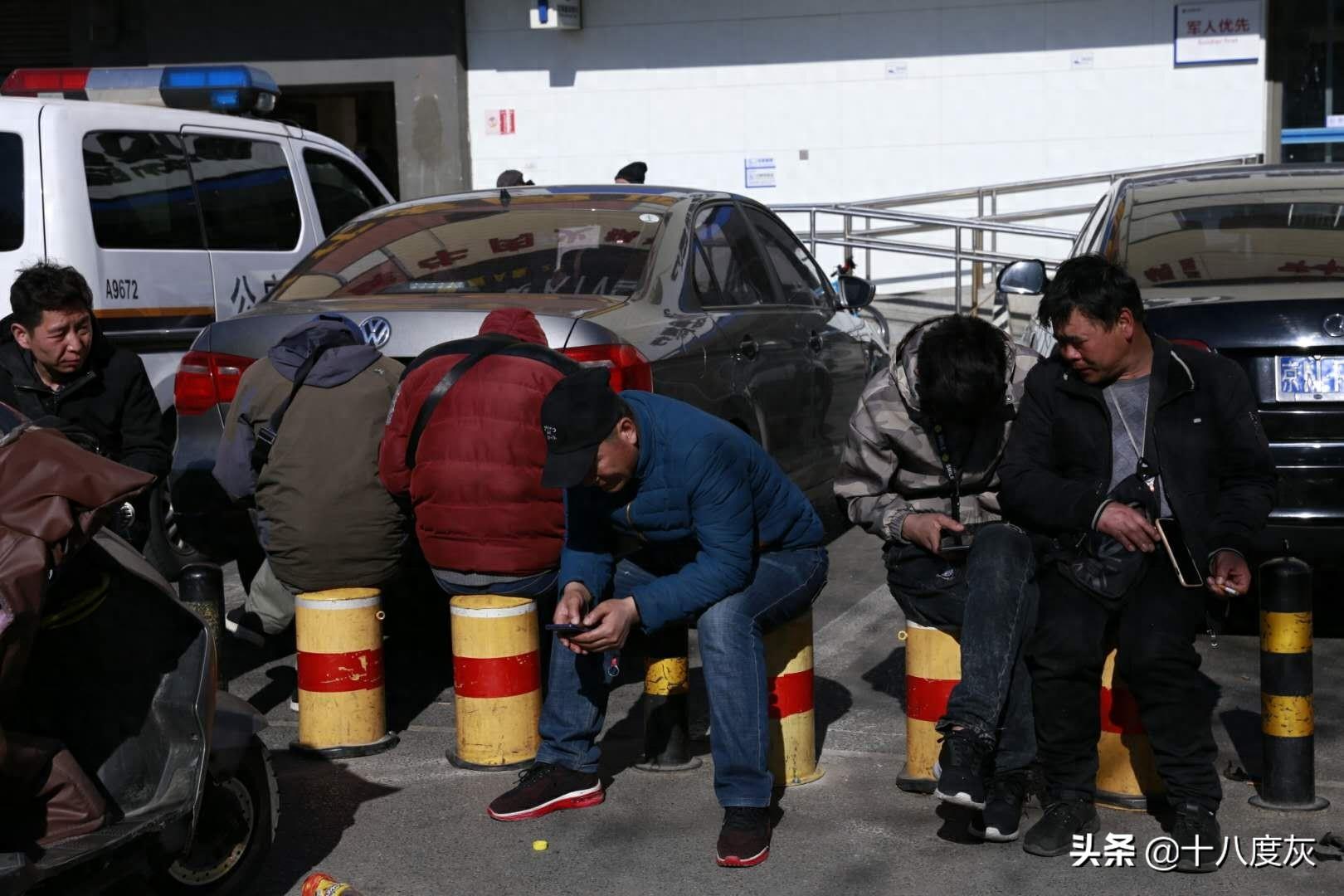 点我达小哥北京街头集体罢工 疑似平台分单不均