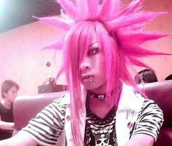 ​他是“杀马特”创始人，如今头发越来越短 过上了正常的生活