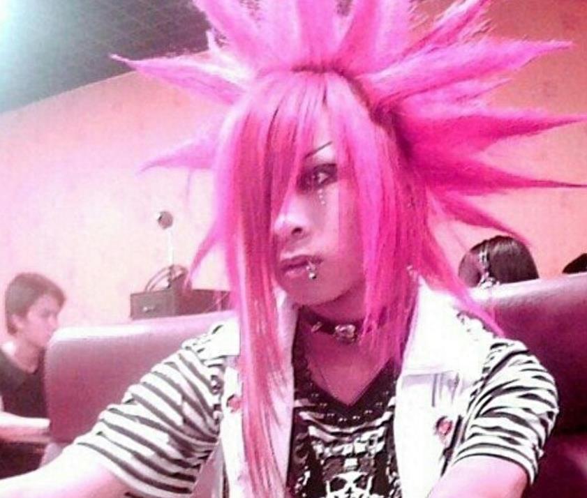 他是“杀马特”创始人，如今头发越来越短 过上了正常的生活