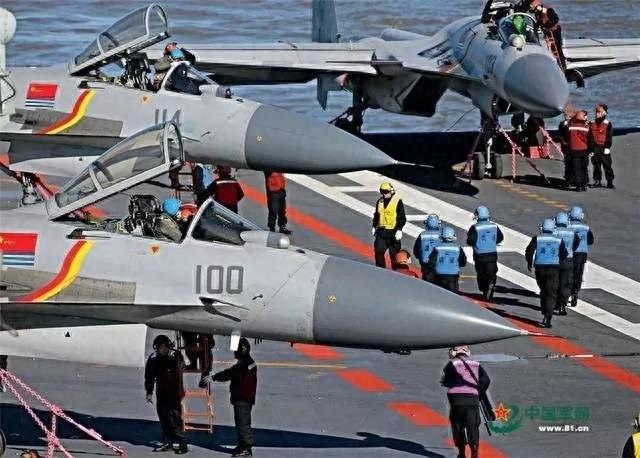 中国人民海军70年穿过八套海军服，从陆军黄到经典的50式、65式