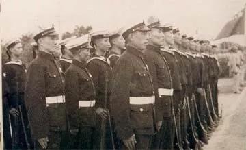 中国人民海军70年穿过八套海军服，从陆军黄到经典的50式、65式