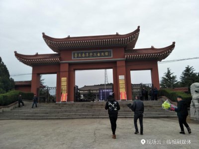 ​武警战士鸣枪致敬，送别烈士王成龙！