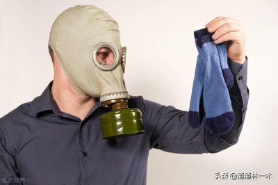 ​女生穿丝袜时，脚为什么会那么臭？