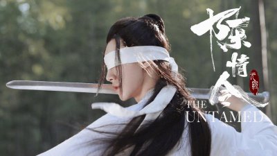 ​宋继扬独舞，再现“晓星尘”经典蒙眼造型，穿红黑衬衫仙气十足