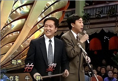 ​当红时抛下冯巩去当官，58岁妻离子散，73岁的牛群如今怎样了