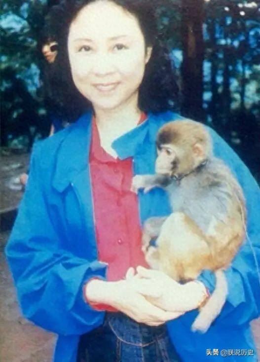 那些年的琼瑶，罕见生活老照片，培养出了一代又一代的“瑶女郎”