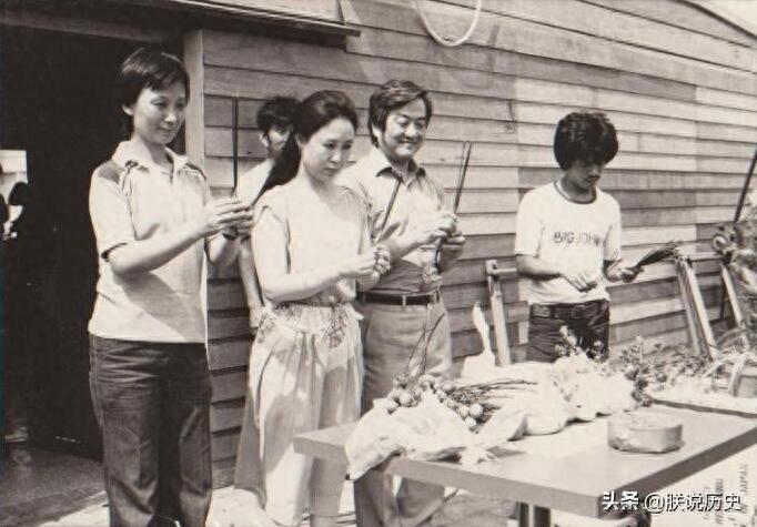 那些年的琼瑶，罕见生活老照片，培养出了一代又一代的“瑶女郎”