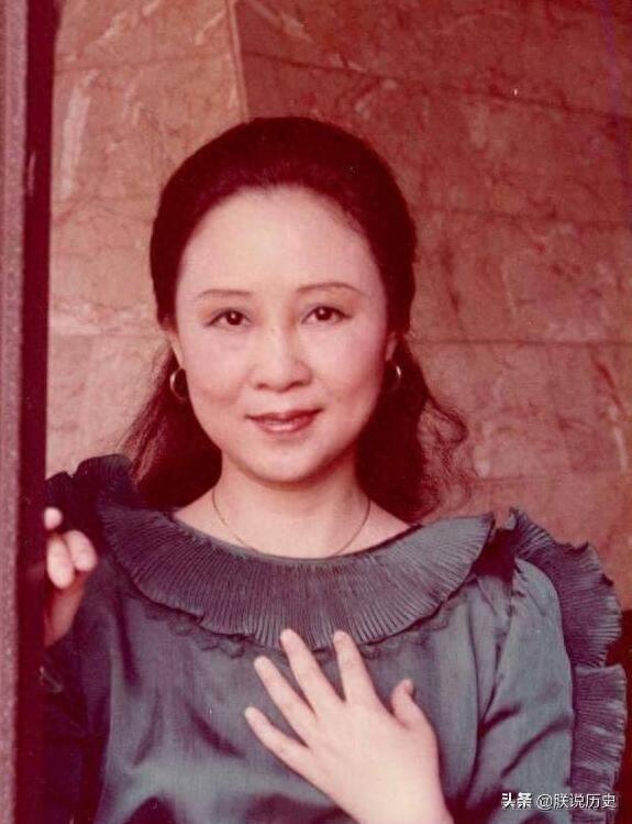 那些年的琼瑶，罕见生活老照片，培养出了一代又一代的“瑶女郎”