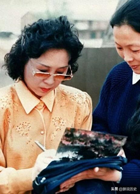 那些年的琼瑶，罕见生活老照片，培养出了一代又一代的“瑶女郎”