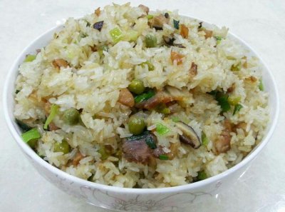 ​喜欢腊肉的朋友不容错过，简单易学的腊味糯米麦豆饭