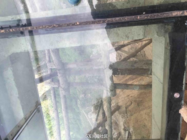 游河北白石山国内最长海拔最高的玻璃栈道