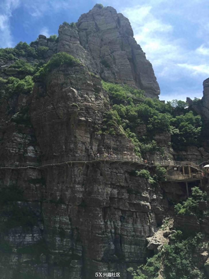 游河北白石山国内最长海拔最高的玻璃栈道