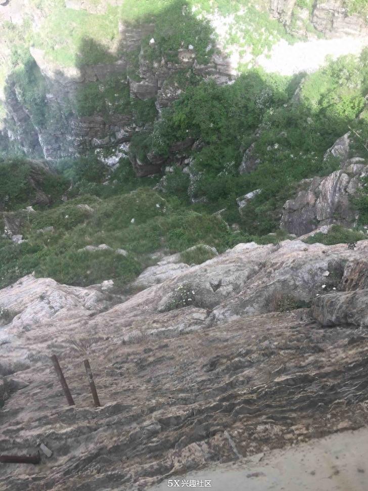 游河北白石山国内最长海拔最高的玻璃栈道