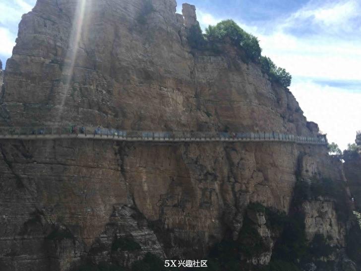 游河北白石山国内最长海拔最高的玻璃栈道