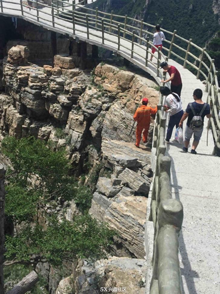 游河北白石山国内最长海拔最高的玻璃栈道