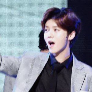​盘点：鹿晗出道后的中分发型，哪个发色是你的最爱？