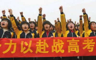 ​2022高考各省市第1名出炉，最高分744分惊艳众人，但网友出现质疑