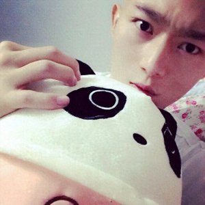 ​他，成都最帅交警，长相酷似陈冠希，患癌拒治疗，至今仍让人怀念