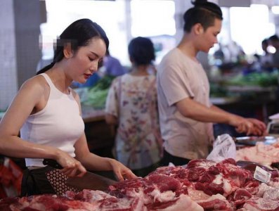 ​“猪肉西施”被疯传成网红，却是单身，网友：看到她手就害怕了