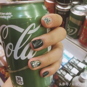 ​抹茶绿美甲，让你在这个夏日变得更加清新美腻！