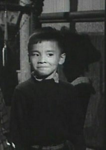 ​中国香港第一个亚洲影帝-姜大卫，小时候的相片很有气质很乖巧