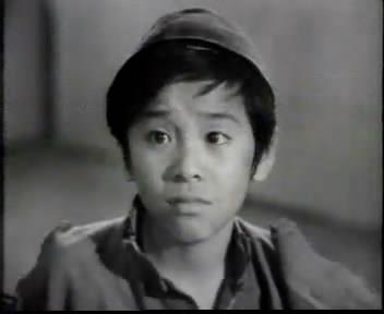 中国香港第一个亚洲影帝——姜大卫,小时候的相片很有气质很乖巧