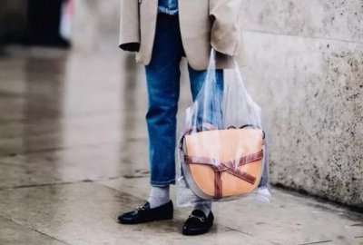 ​透明的PVC包包为什么会火？