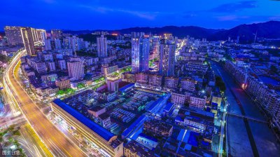 ​十堰市-湖北省下辖市，四季分明，气候宜人，独特的地理位置