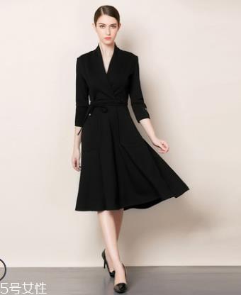 年会穿什么衣服合适？抢镜年会小礼服最佳