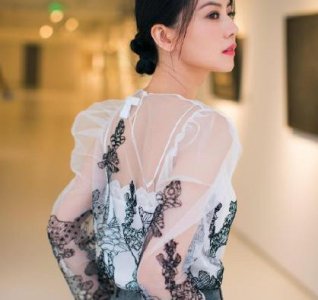 ​40岁高圆圆罕见现身，近照皮肤水嫩状态佳，产后产前无差别！