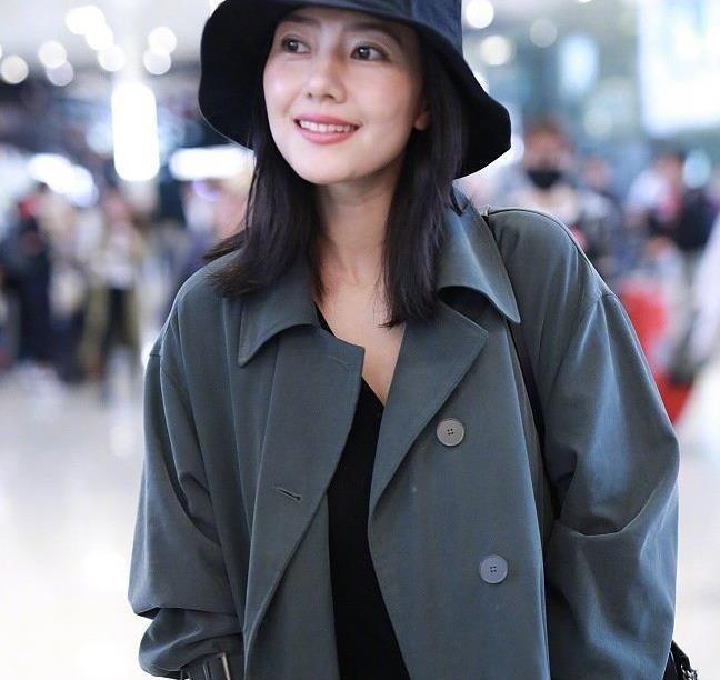 40岁高圆圆罕见现身，近照皮肤水嫩状态佳，产后产前无差别！