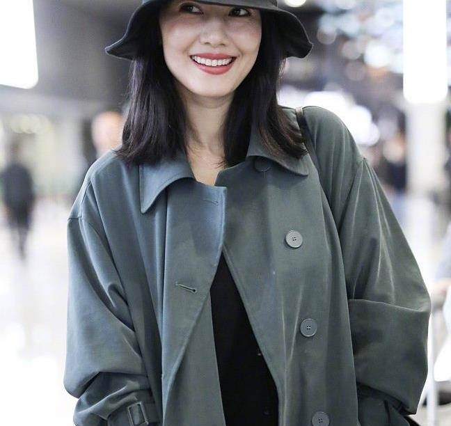 40岁高圆圆罕见现身，近照皮肤水嫩状态佳，产后产前无差别！