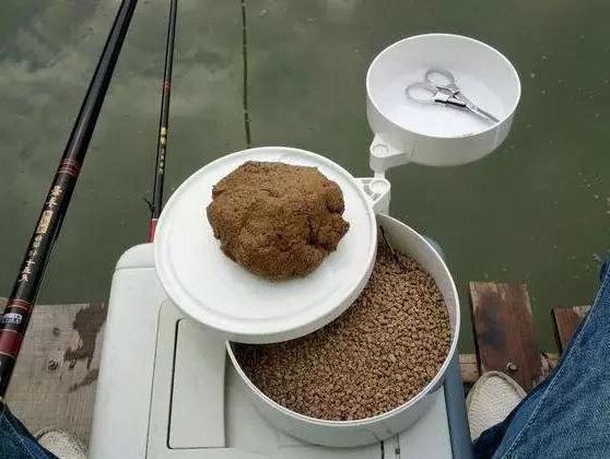原塘饵料就那么神奇？黑坑钓鱼，必须得用？