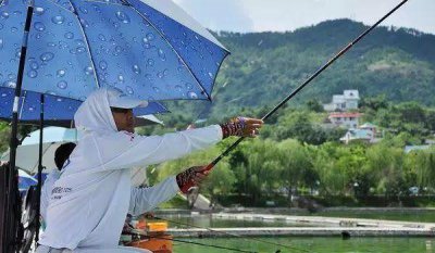 ​原塘饵料就那么神奇？黑坑钓鱼，必须得用？