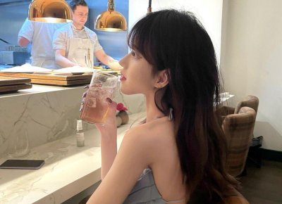 ​我偷偷拿10万给弟弟盖房，老婆知道后逼我弟还钱，我给她一巴掌