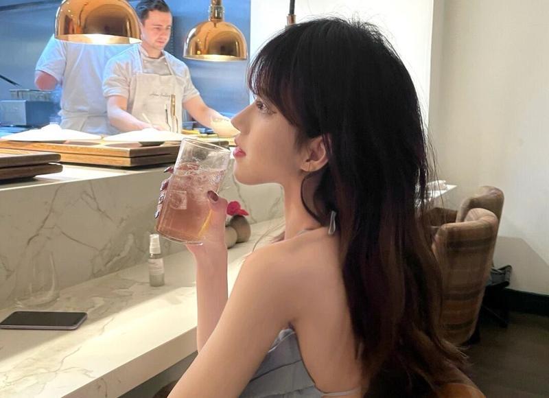 我偷偷拿10万给弟弟盖房，老婆知道后逼我弟还钱，我给她一巴掌