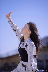 ​中央戏剧学院96年美女演员梁婧娴迷人美照，很漂亮