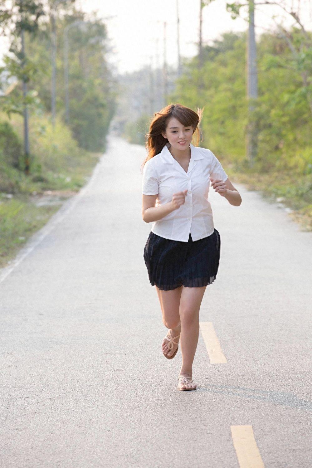 日本女星筱崎爱,网友:她跑起来感觉屏幕在晃动